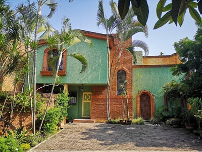 Espectacular casa amueblada con alberca, en Cuernavaca, Morelos.