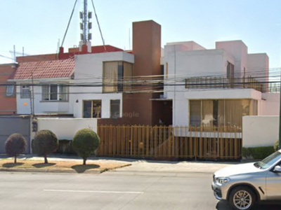 Casa en Lomas de Tecamachalco $14,800,000 Potencial de Remodelación