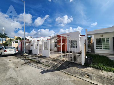 Casa En Venta, 3 Recámaras, Sin Muebles, Patio, Gran Santa Fe 2, Cancún