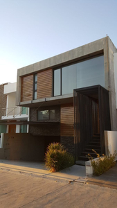 Se Vende Hermosa Residencia En Milenio Iii, Seguridad 24.7 D