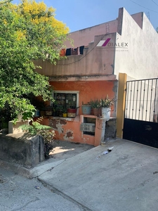Doomos. Casa en Venta -Lomas de Tampiquito en San Pedro Garza García- 259 m2 de Terreno