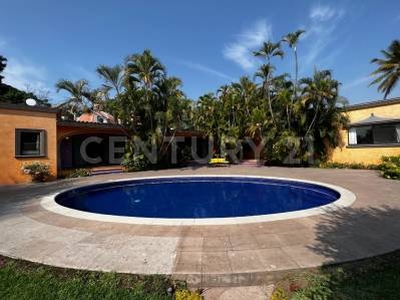 Residencia en exclusiva privada, Av. Palmira.