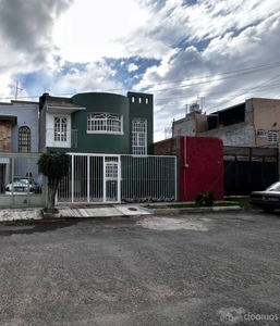Doomos. Casa en venta en la colonia Prados de la Cruz en Tonalá.