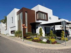 casas en venta - 250m2 - 4 recámaras - juriquilla - 4,390,000