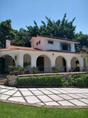 majestuosa residencia estilo cuernavaca con más de 6,000 m2