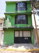 se vende casa sola en 3 niveles en la col. la