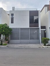 Doomos. Casa en Cerradas de ANAHUAC 1er Sector