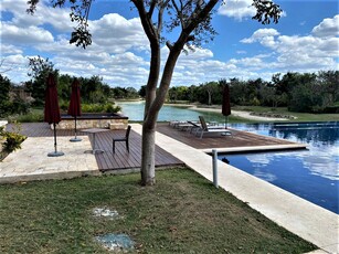 Doomos. Casa en Renta en Privada Altozano Residencial. Carretera a Progreso