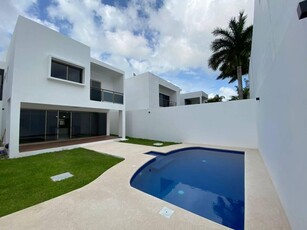 Doomos. Casa en venta Residencial Cumbres, Cancún, Quintana Roo