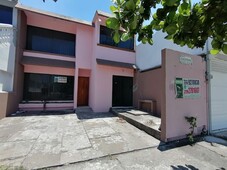 casa de dos niveles en venta en av. cuauhtémoc, col. los pin metros cúbicos