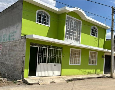 Casa En Tulancingo, Medias Tierras De 2 Niveles, Con Garaje Techado.