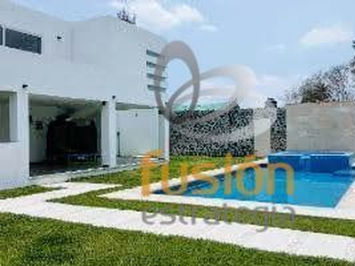 Casa En Venta En Morelos, Con Alberca.