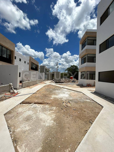 Complejo Mixto Exclusivo Temozon Norte De 6 Townhouses Y 12 Departamentos