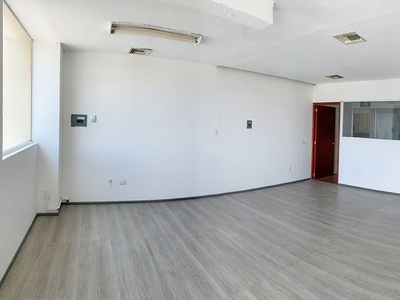 Oficina En El Centro · 45m2 · Plaza Las Palmas · Av Xcaret Con Av. Cobá