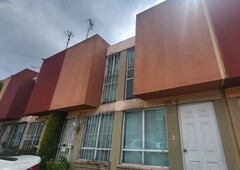 Toluca: Casa en fraccionamiento cerrado