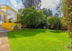 Casa en venta con inmenso jardín - Lomas de Vista Hermosa