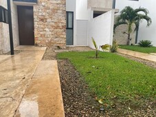 Casa de una planta en renta con PANELES SOLARES en Cholul Mérida