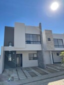 Casa nueva en venta con recámara abajo. Lomas de Angelopolis, Cascatta III.