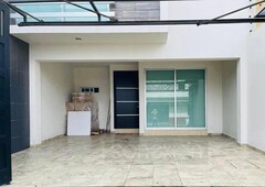 Casas en venta - 96m2 - 3 recámaras - Uruapan - $2,700,000