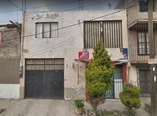 Doomos. Casa de 2 Pisos y Local Comercial en Remate - Reforma Nezahualcoyotl