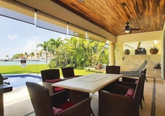 Doomos. Casa en venta con vista Laguna y Marina en Isla Dorada Cancun Quintana Roo