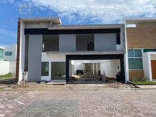 Doomos. Casa en Venta en Veracruz Lomas del Sol con alberca, a unas cuadras de la playa, 3 rec c/baño