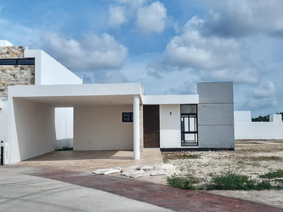 Casa De 1 Planta En Venta En Mérida,yucatán En Conkal En Privada Botánico A 10 Min Altabrisa.