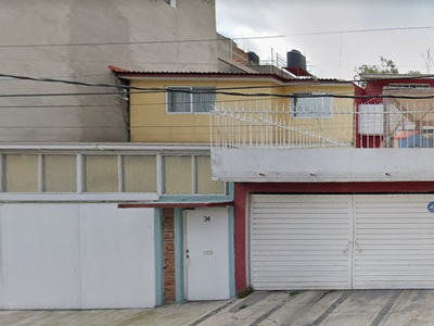 Casa De Remate Bancario En Calle Privada Ubicada En La Colonia Colina Del Sur