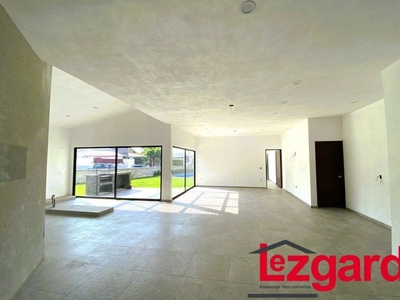 En oportunidad casa nueva en Lomas de Cocoyoc