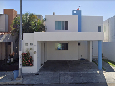 ¡hermosa Casa En Venta, Invierte En Tu Patrimonio Y El De Tu Familia ! - C. 18-b 270, Col. Altabrisa, 97130 Mérida, Yuc.