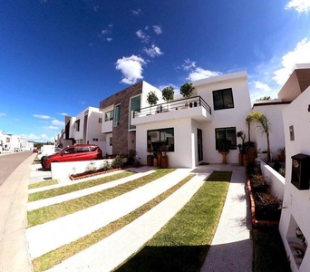 Casa en Grand Juriquilla con estilo moderno E1