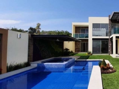 estrene hermosa casa moderna en una de las mejores privadas de cuernavaca