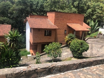 HERMOSA PROPIEDAD, EN LA ZONA MÁS EXCLUSIVA DE VALLE DE BRAVO.