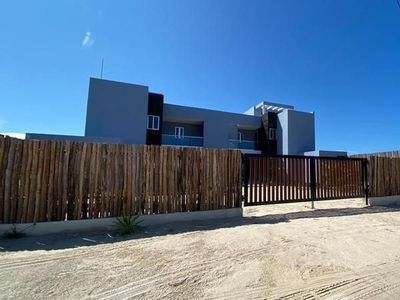 RESIDENCIA TOTALMENTE NUEVA Y SEMI AMUEBLADA CERCA DEL MAR EN SAN BENITO