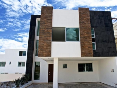 HERMOSA CASA EN VENTA, LOMAS DE ANGELOPOLIS